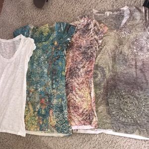 4 pairs of women’s tees